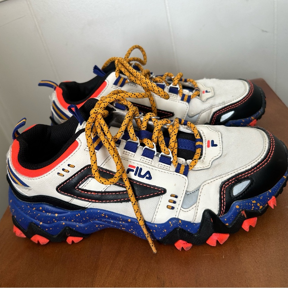 FILA Oakmont TR Trail Sneakers white blue orange women’s 8 retro chunky dad